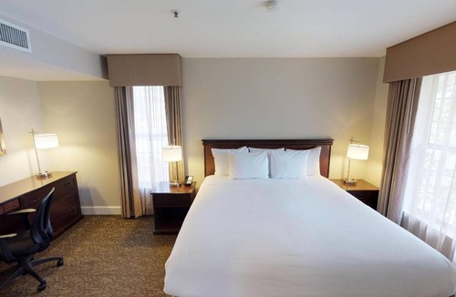 Brea Hotel | Pet-Friendly 2BR Suite w/Kitchen & Free Breakfast | Near Tri-City Park - 1.2 mi