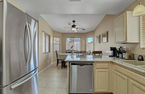 Paradise House | Pet-Friendly 4BR Vegas Vacation Renta| Sleeps 8 | Families, Groups Welcome!