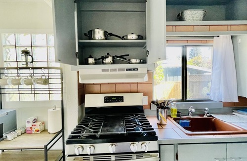 Oakland Apartment | Pet- Friendly, apartment in Oakland