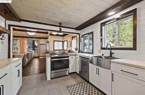 Twain Harte House | Pet friendly, Downtown Twain Harte, Lake Membership. King bed.