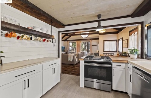 Twain Harte House | Pet friendly, Downtown Twain Harte, Lake Membership. King bed.