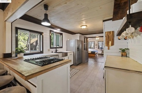 Twain Harte House | Pet friendly, Downtown Twain Harte, Lake Membership. King bed.