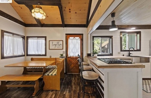 Twain Harte House | Pet friendly, Downtown Twain Harte, Lake Membership. King bed.