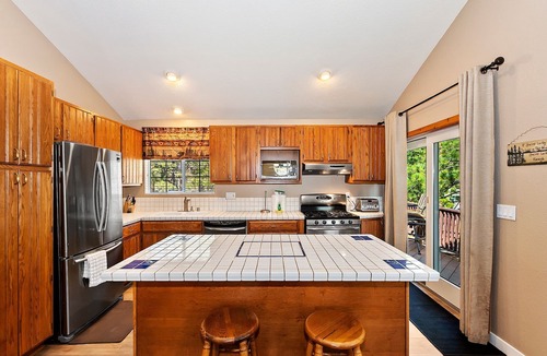Big Bear Lake Cabin | PET FRIENDLY! Expansive Game Room with Pool Table, Ping Pong, Air Hockey & more! HOT TUB! Walk to Lake!