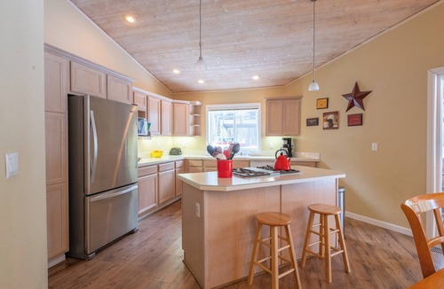 Truckee House | Pet-Friendly Family Getaway | Queen Suite, Near Trails Outdoor Fun & Rec Center