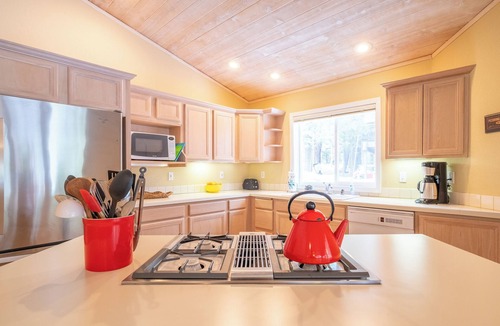 Truckee House | Pet-Friendly Family Getaway | Queen Suite, Near Trails Outdoor Fun & Rec Center