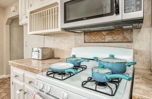 Raisin House | Pet Friendly Gem near Fresno State Airport