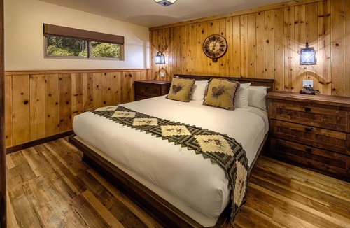 Tahoe Vista Cabin | Pet Friendly One Bedroom