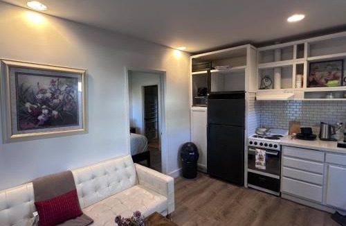 Northridge House | Pet Friendly Private Guest Suite in Northridge