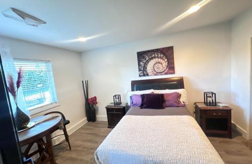 Northridge House | Pet Friendly Private Guest Suite in Northridge