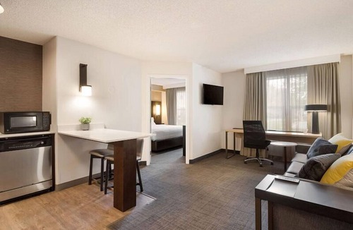 Reno/Tahoe Airport Hotel | Pet-friendly Property! With Free Breakfast, Onsite Sports Court, Pool!