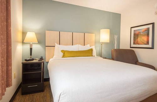 Anaheim Resort Hotel | Pet-Friendly Studio w/Full Kitchen | Close to Disneyland,
