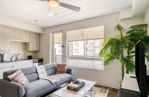 Downtown Apartment | Pet Friendly Studio in Glendale + Parking