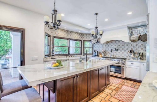 The Mesa House | Pet-friendly tennis estate in The Mesa|360-views