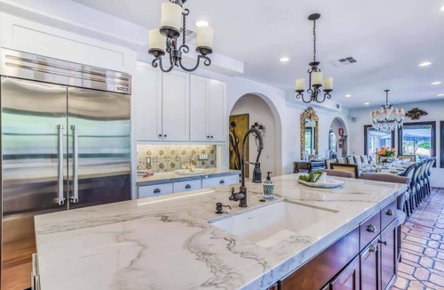 The Mesa House | Pet-friendly tennis estate in The Mesa|360-views