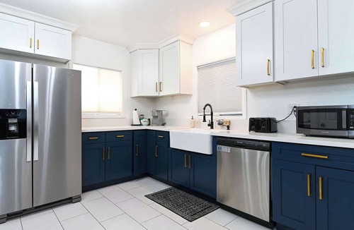 Alamitos Beach House | Pet Friendly, Walk to Beach, Sleep 8