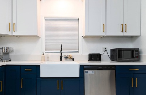 Alamitos Beach House | Pet Friendly, Walk to Beach, Sleep 8