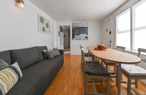 Poets Corner Apartment | Pet Lovers` Haven Near UCB & Subway