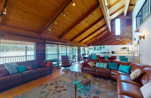 Bass Lake House | Peters Lakefront