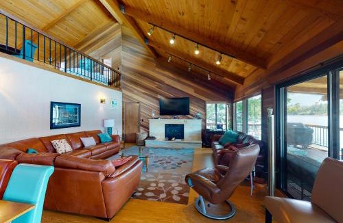 Bass Lake House | Peters Lakefront