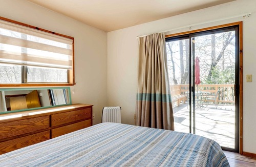 Middletown Cabin | Petite Chalet with Deck near Loch Lomond!