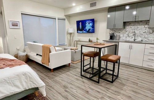 Walnut Creek Apartment | Pets Stay Free in Downtown Walnut Creek Condo