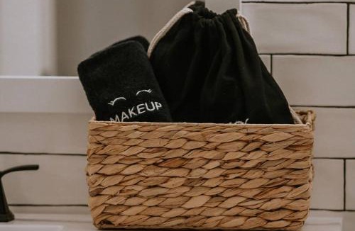 Oakhurst Apartment | Peytons Luxury Suite at The Four Daughters Inn