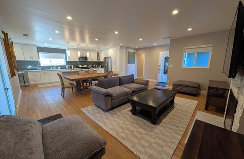 Encino Village House | Phenomenal modern 3-bedroom 2-bathroom house with AC & Pool in Encino Village.