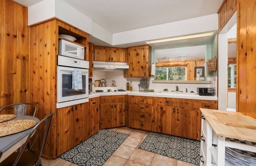 West Village Cabin | Piece of Paradise ~ Dream Deck + A/C