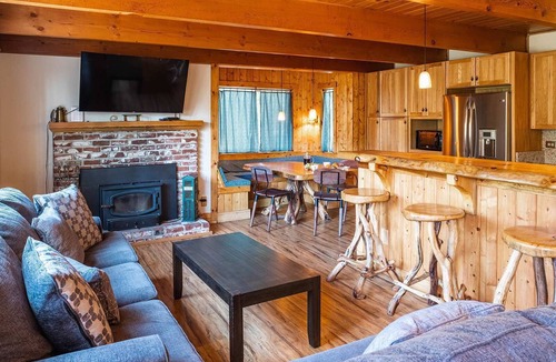 West Village House | Pine Forest Cabin Near Shaver Lake Sleeps 6