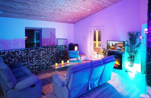 Pine Mountain Club Villa | Pine Mountain Club Villa w/Sauna, Deck + Views!