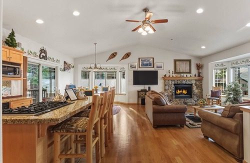 Pioneer Trail House | Pine Mt. Paradise | Hot Tub | Pool Table | BBQ