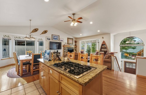 Pioneer Trail House | Pine Mt. Paradise | Hot Tub | Pool Table | BBQ