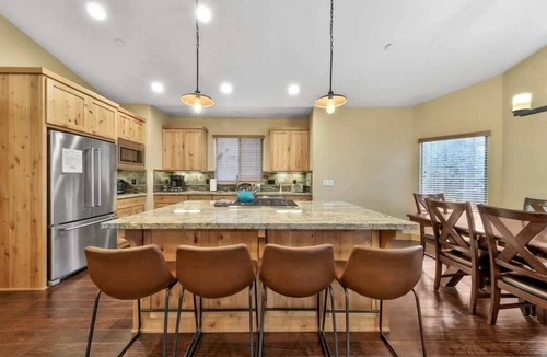 Pioneer Trail Cabin | Pine Valley Lodge: Air Conditioning, 8 Beds, Games, BBQ, Patio Furniture