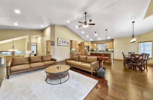 Pioneer Trail Cabin | Pine Valley Lodge: Air Conditioning, 8 Beds, Games, BBQ, Patio Furniture