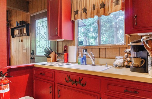Long Barn Cabin | Pinecrest Hideaway! Cozy cabin near Dodge Ridge Ski Resort and Pinecrest Lake