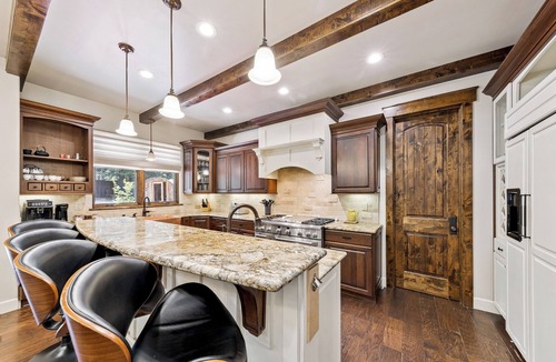 South Lake Tahoe House | Pinewood Paradise Retreat