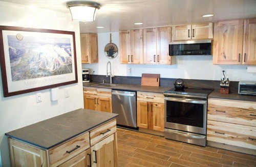 Mammoth Lakes Condo | 'Play Big' Sleep 6 in Spacious & Cozy, Family Place!
