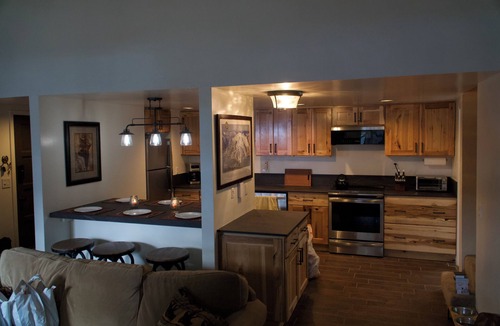 Mammoth Lakes Condo | 'Play Big' Sleep 6 in Spacious & Cozy, Family Place!