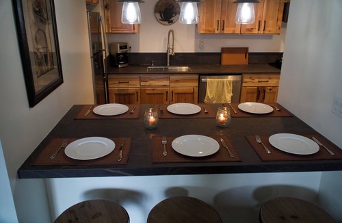 Mammoth Lakes Condo | 'Play Big' Sleep 6 in Spacious & Cozy, Family Place!