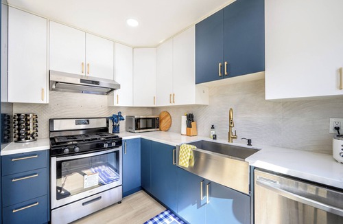 San Leandro House | Playful Modern 3BR Colors Vibes & Near Bart