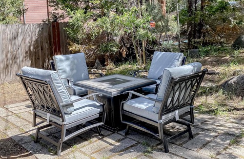Kings Beach Ski Chalet | Pleasant hotel with lakeview, golf, skiing, WiFi, & Netflix
