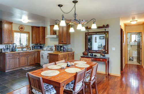 Pine Mountain Club Cabin | PMC Mountainside Cabin: Hit the Trails, Play Pool!
