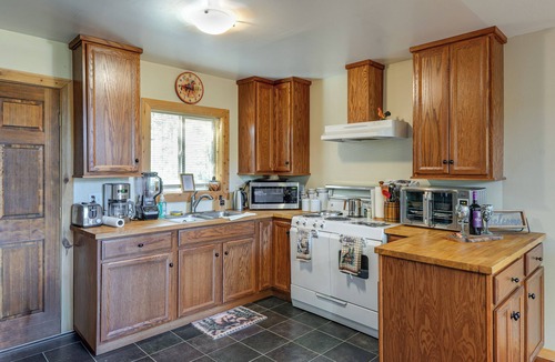 Pine Mountain Club Cabin | PMC Mountainside Cabin: Hit the Trails, Play Pool!