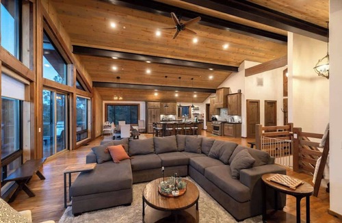 Upper Moonridge House | Ponderosa Peak. Games. Views. BBQ. Hammock.