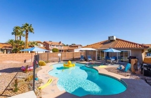Green Valley House | Pool and Hot Tub Beach house 3 bedroom. 3 bedrooms two bath. STR19-00084