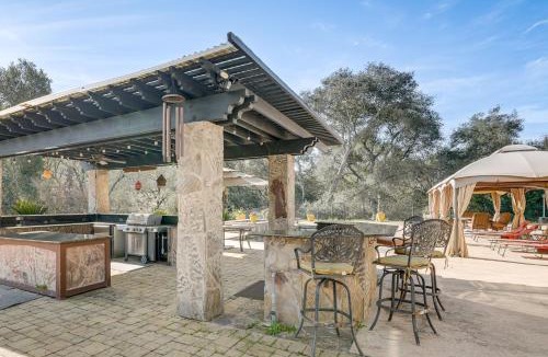Gilroy House | Pool, Peacocks & Views! Lavish Retreat in Gilroy