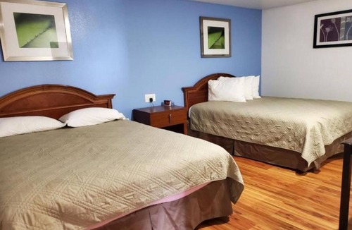 Oakland Hotel | Premier Inn & Suites