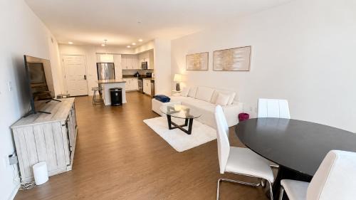 Tustin Apartment | Premium 1BR Near Irvine - Prime Location
