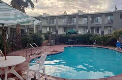 Barstow Apartment | Premium Junior Room with Queen Bed,Nsmk